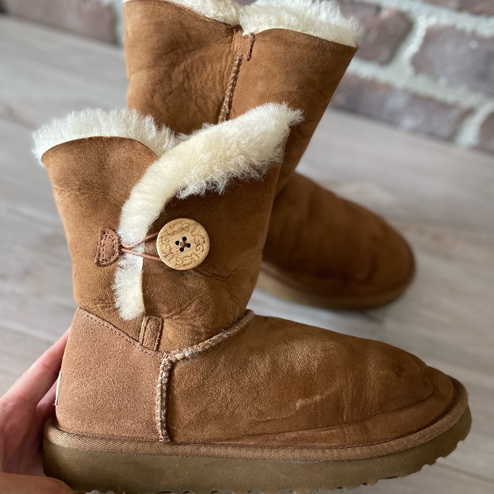 Ugg  Chestnut Suede Bailey Buttons Boots